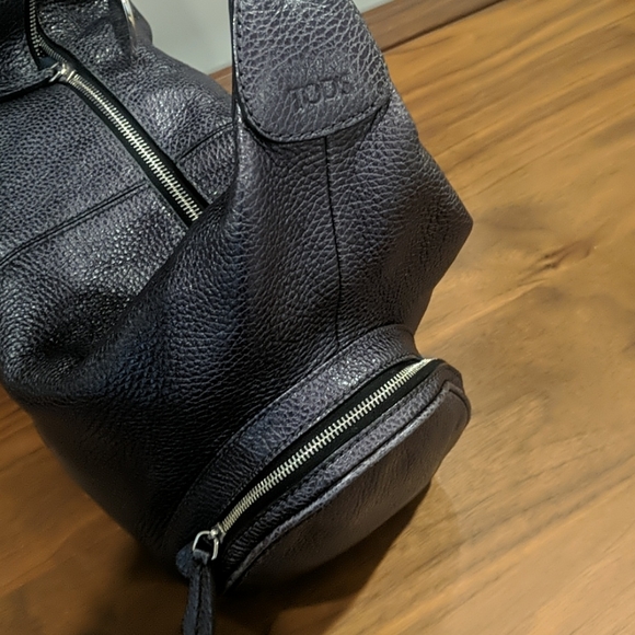 Tod's gunmetal leather shoulder bag - like new! - Picture 2 of 4